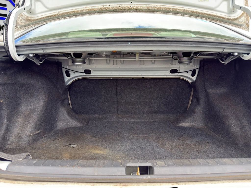 2008 Toyota Corolla 4dr Sedan Automatic LE - 23045844 - 19