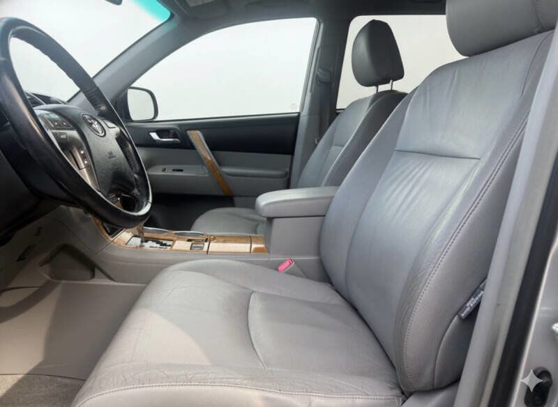 2008 Toyota Highlander Hybrid Third-Row Seating - Hybrid SUV - AWD Confidence - 22934066 - 10