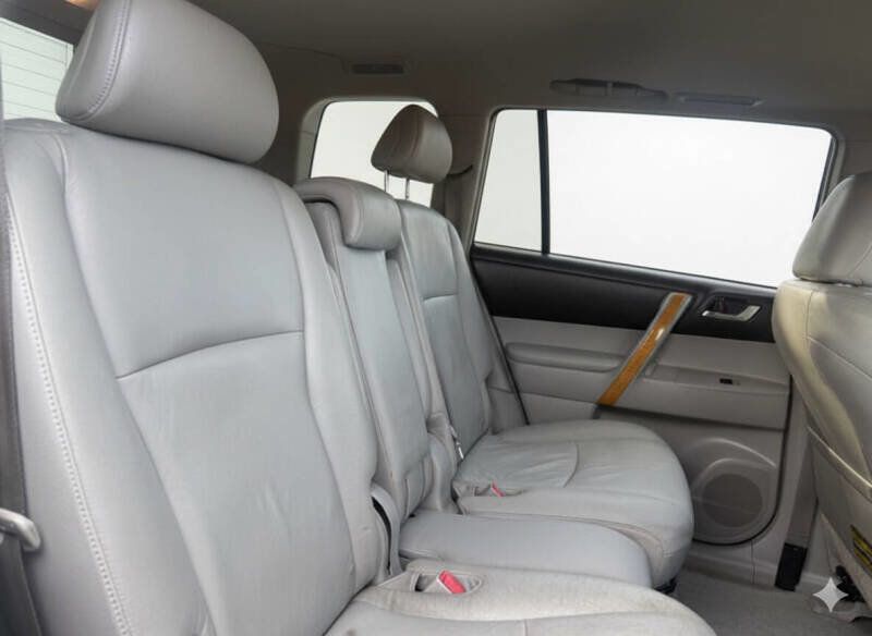 2008 Toyota Highlander Hybrid Third-Row Seating - Hybrid SUV - AWD Confidence - 22934066 - 15