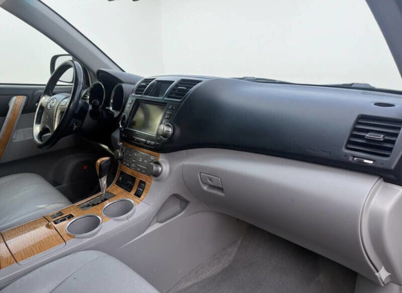 2008 Toyota Highlander Hybrid Third-Row Seating - Hybrid SUV - AWD Confidence - 22934066 - 17