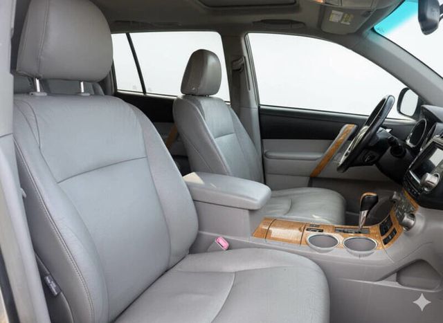 2008 Toyota Highlander Hybrid Third-Row Seating - Hybrid SUV - AWD Confidence - 22934066 - 18