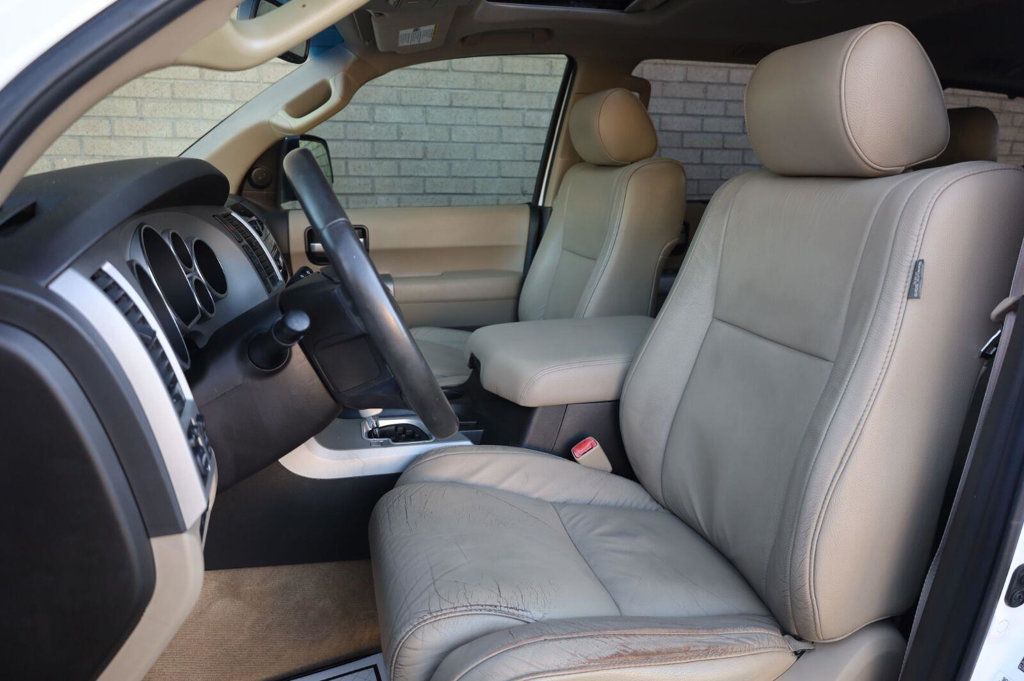 Toyota Sequoia Limited photo 17