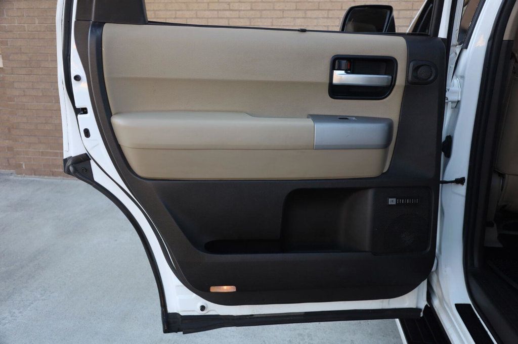 Toyota Sequoia Limited photo 20