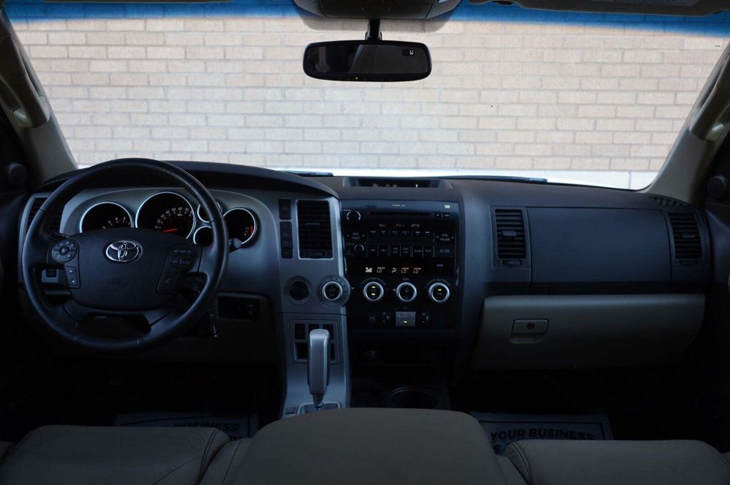 Toyota Sequoia Limited photo 32