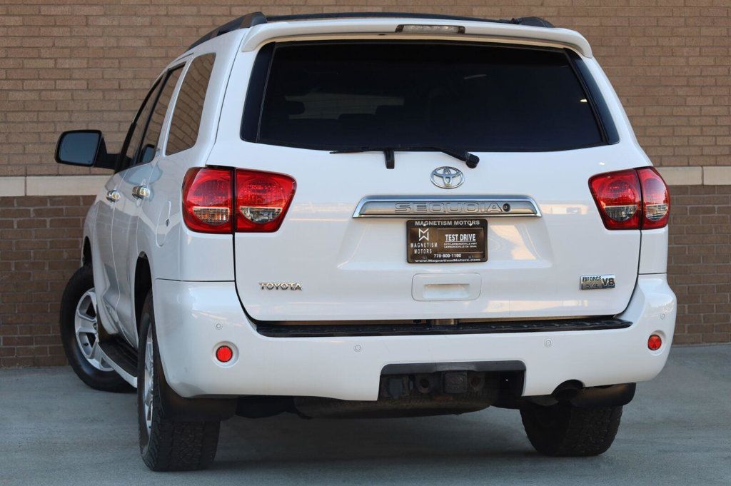 Toyota Sequoia Limited photo 8