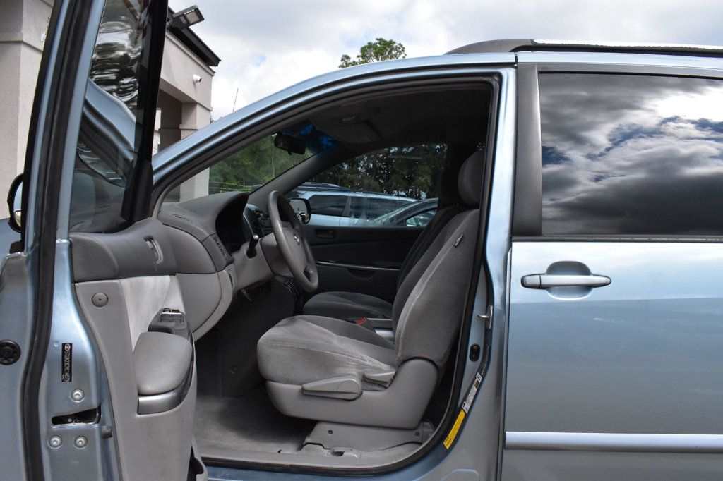 2008 Toyota Sienna CE photo 11