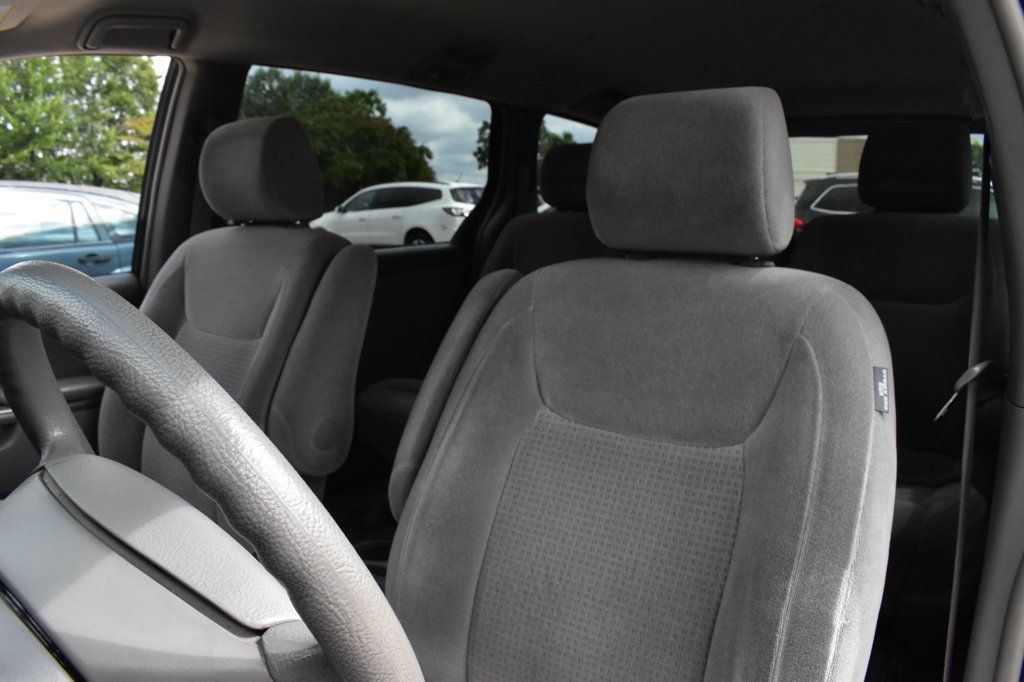 2008 Toyota Sienna CE photo 12