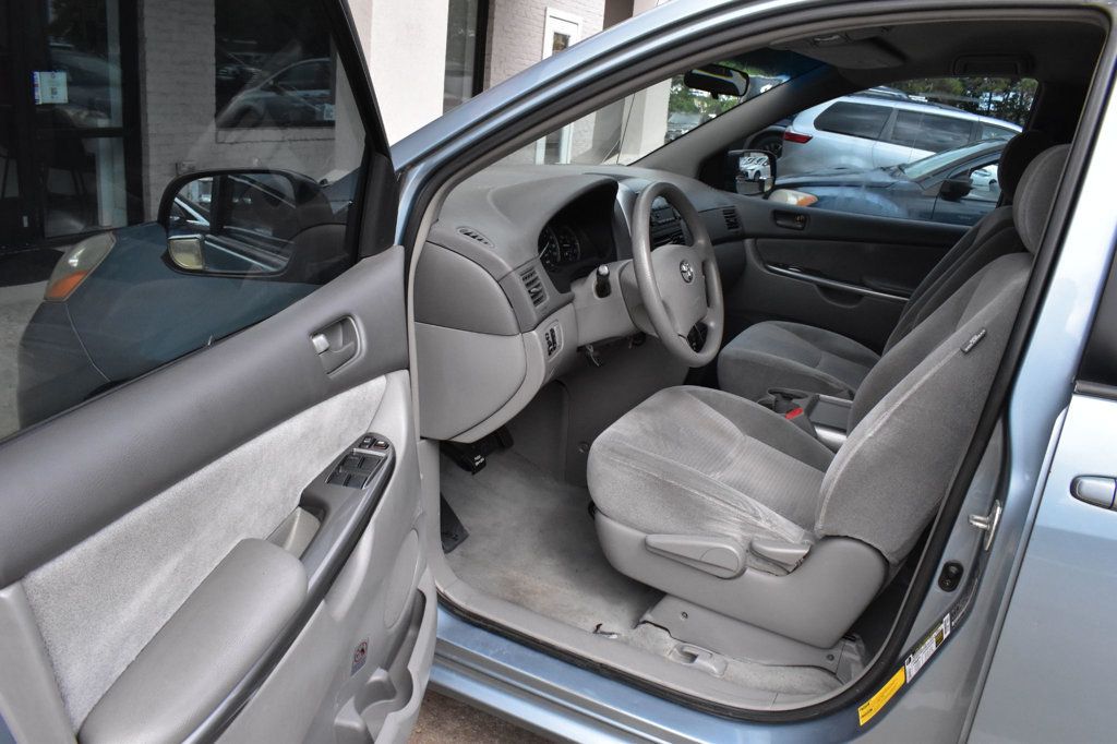 2008 Toyota Sienna CE photo 13