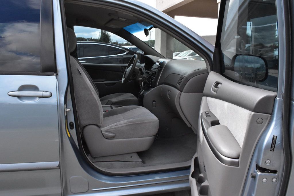 2008 Toyota Sienna CE photo 14