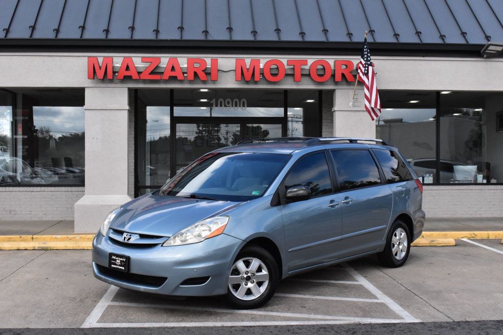 2008 Toyota Sienna CE photo 2