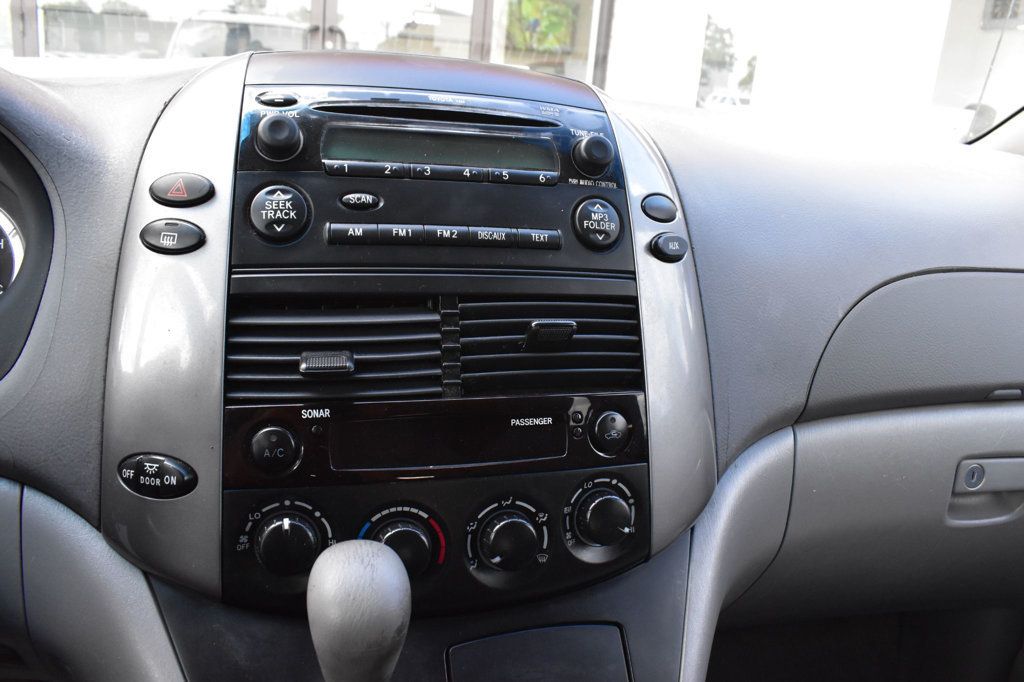 2008 Toyota Sienna CE photo 25