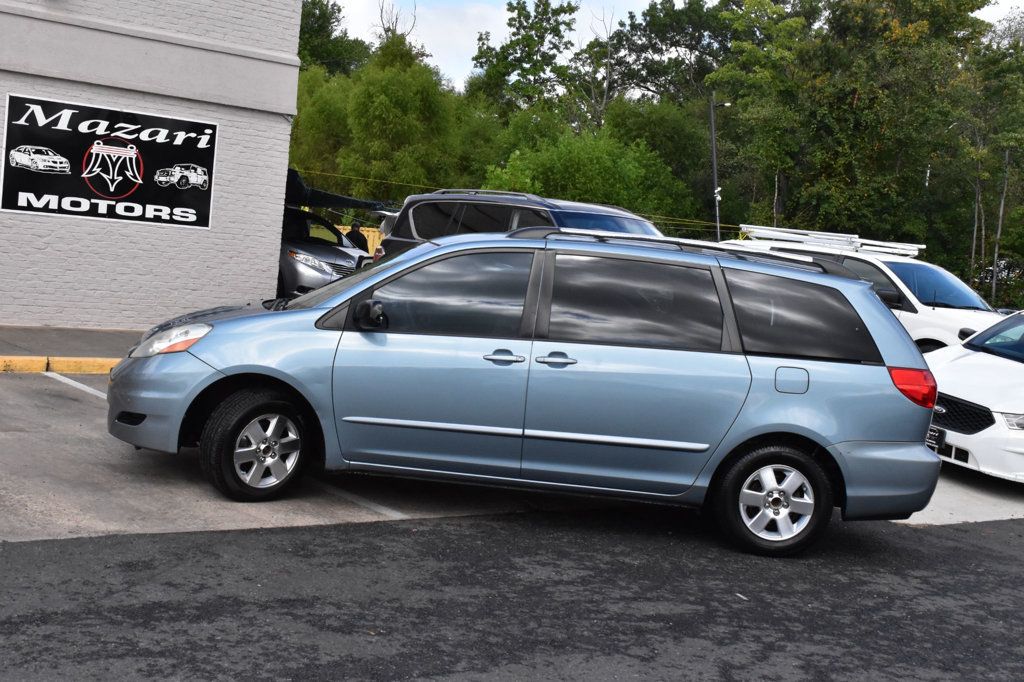 2008 Toyota Sienna CE photo 3