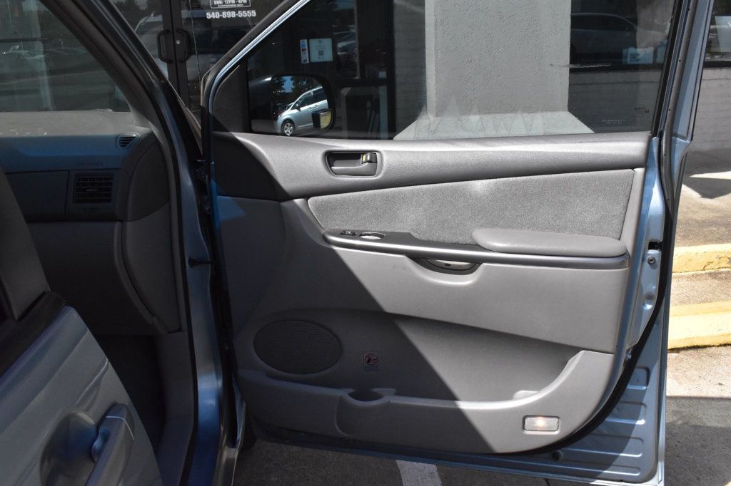2008 Toyota Sienna CE photo 30