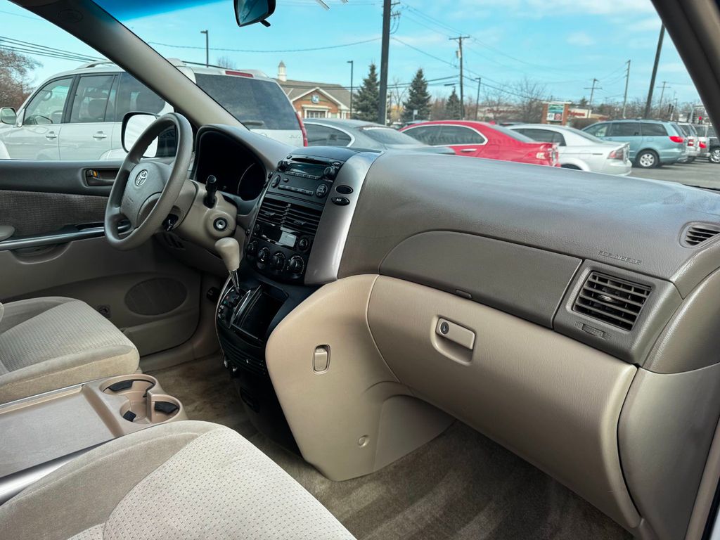 2008 Toyota Sienna CE 7-PASSENGER - 22987955 - 19