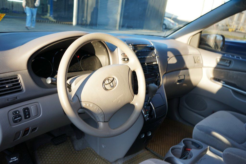 2008 Toyota Sienna LE 8-PASSENGER - 22972676 - 6