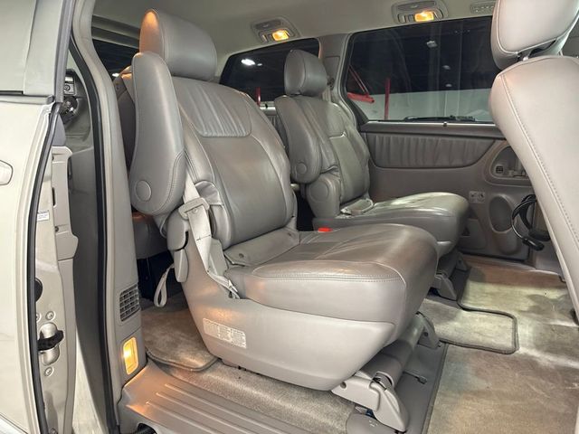 2008 Toyota Sienna Limited - 23075069 - 30