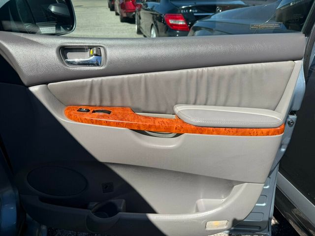 2008 Toyota Sienna Wheelchair Vans - 23008881 - 11