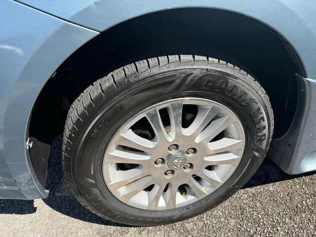 2008 Toyota Sienna Wheelchair Vans - 23008881 - 3