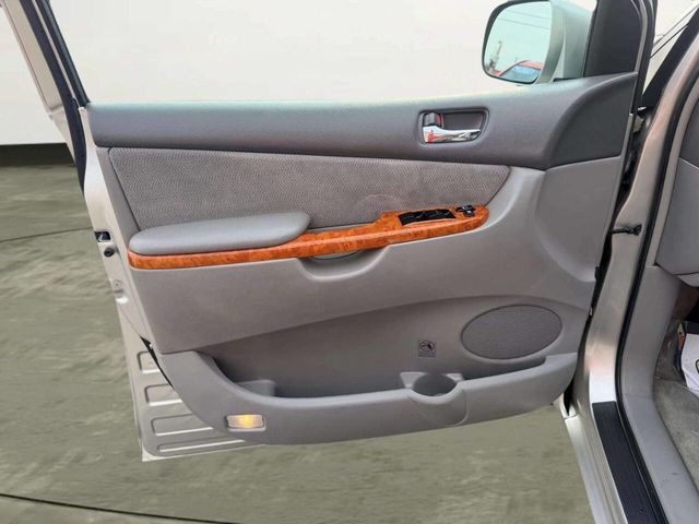 2008 Toyota Sienna XLE 4dr Mini Van - 23028778 - 15