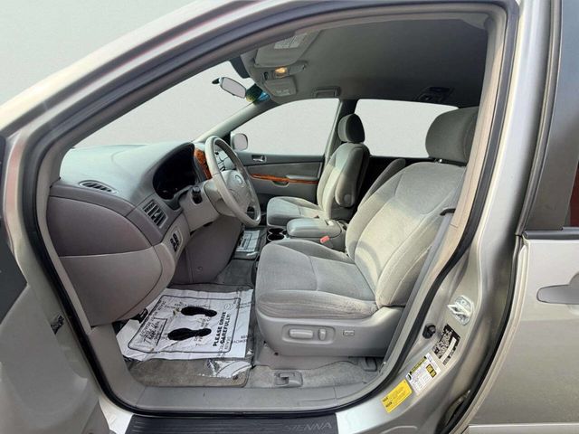 2008 Toyota Sienna XLE 4dr Mini Van - 23028778 - 17