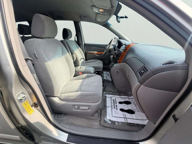 2008 Toyota Sienna XLE 4dr Mini Van - 23028778 - 30