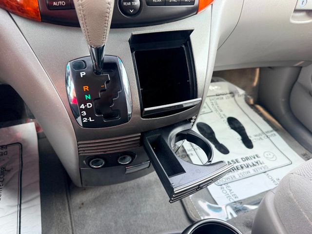 2008 Toyota Sienna XLE 4dr Mini Van - 23028778 - 39