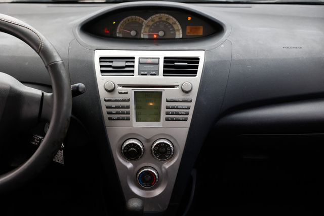 2008 Toyota Yaris 4dr Sedan Automatic - 22961926 - 33