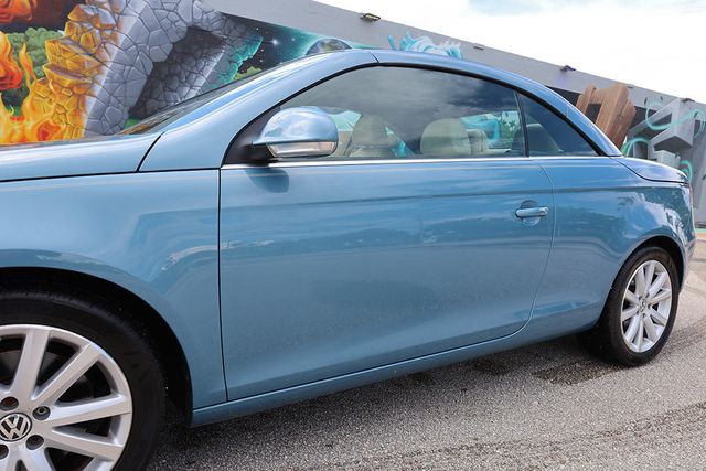 2008 Volkswagen Eos 2dr Convertible DSG Turbo - 23078356 - 21