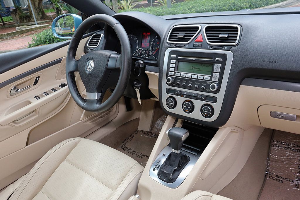 2008 Volkswagen Eos 2dr Convertible DSG Turbo - 23078356 - 32