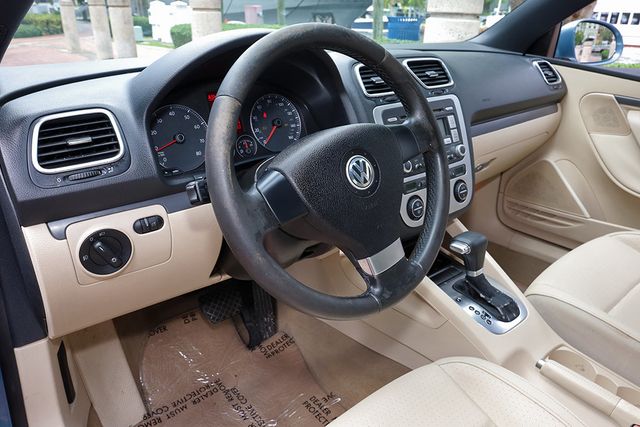 2008 Volkswagen Eos 2dr Convertible DSG Turbo - 23078356 - 33