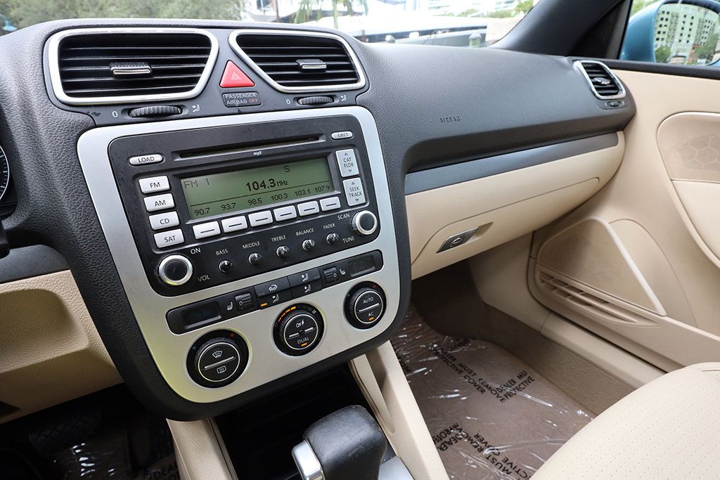 2008 Volkswagen Eos 2dr Convertible DSG Turbo - 23078356 - 36