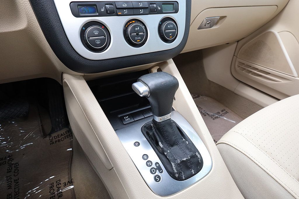2008 Volkswagen Eos 2dr Convertible DSG Turbo - 23078356 - 37