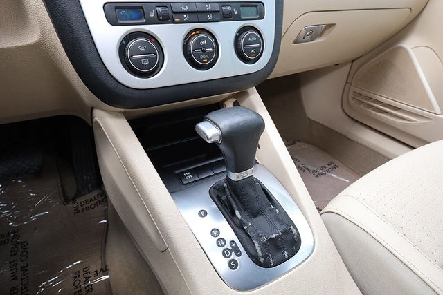 2008 Volkswagen Eos 2dr Convertible DSG Turbo - 23078356 - 37