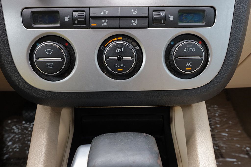 2008 Volkswagen Eos 2dr Convertible DSG Turbo - 23078356 - 38