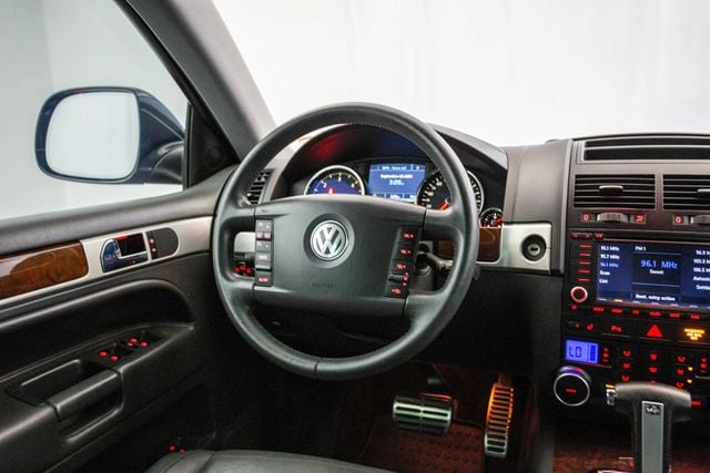 2008 Volkswagen Touareg 2 4dr V10 - 22580853 - 3