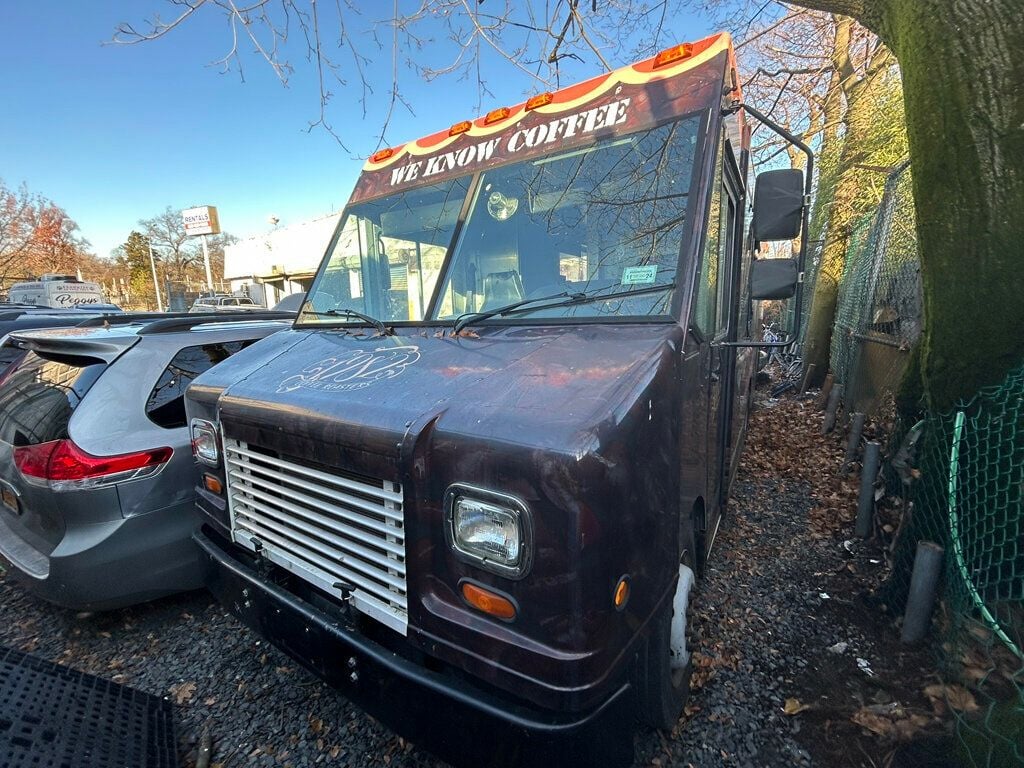 2008 Workhorse FULLY EQUIPPED FOOD TRUCK 20 FOOT BOX WITH SIDE WINDOW - 22715258 - 0