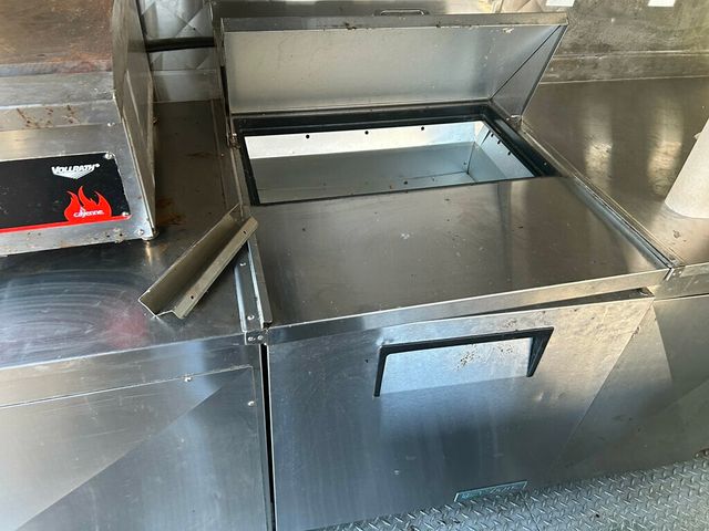 2008 Workhorse FULLY EQUIPPED FOOD TRUCK 20 FOOT BOX WITH SIDE WINDOW - 22715258 - 21