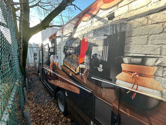 2008 Workhorse FULLY EQUIPPED FOOD TRUCK 20 FOOT BOX WITH SIDE WINDOW - 22715258 - 29