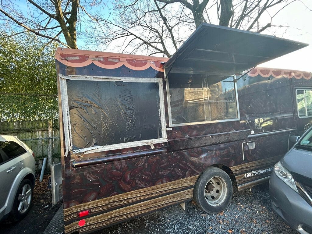 2008 Workhorse FULLY EQUIPPED FOOD TRUCK 20 FOOT BOX WITH SIDE WINDOW - 22715258 - 30