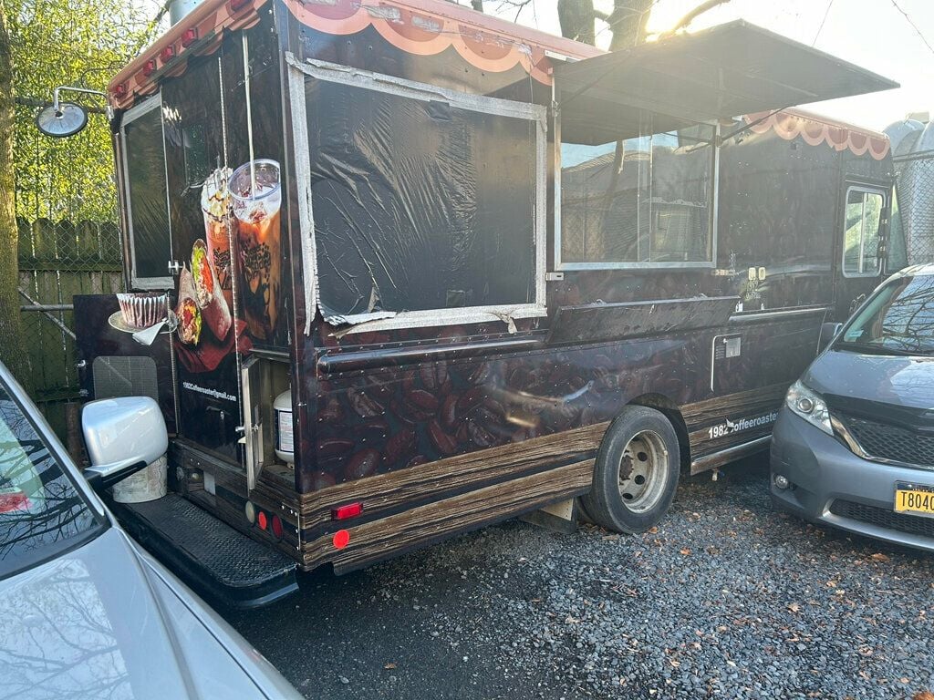 2008 Workhorse FULLY EQUIPPED FOOD TRUCK 20 FOOT BOX WITH SIDE WINDOW - 22715258 - 31