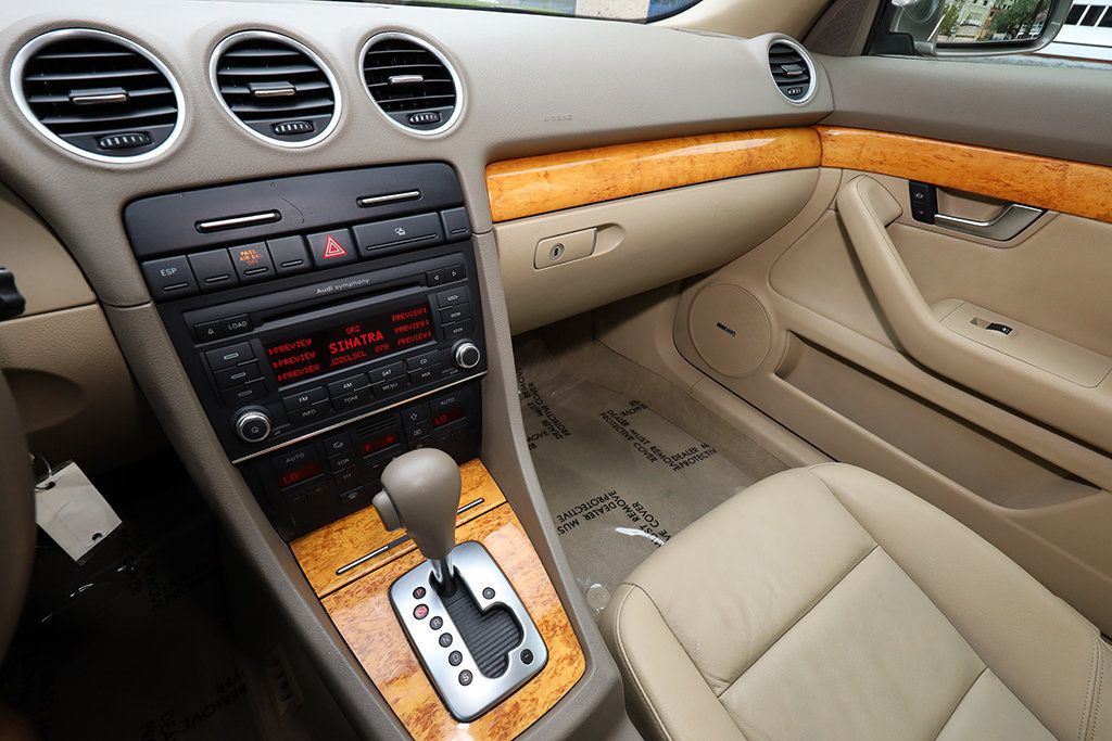 2009 Audi A4 2.0T Cabriolet - 23035904 - 9