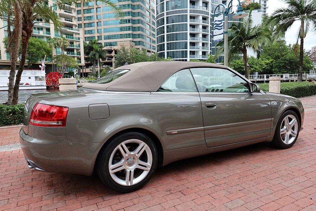 2009 Audi A4 2.0T Cabriolet - 23035904 - 17