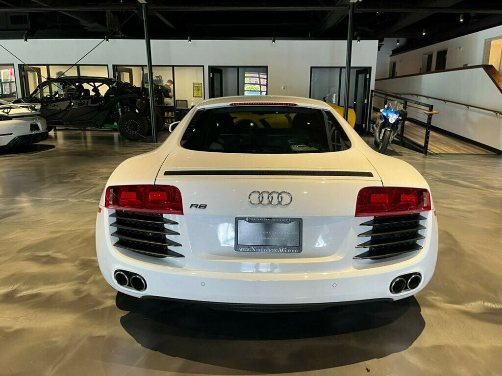 2009 Audi R8 AWD/PremiumPkg/CarbonSideBlades/CarbonEngineCompartment/B&Osound - 22557779 - 3