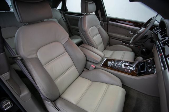 2009 Audi S8 4dr Sedan - 22962858 - 20