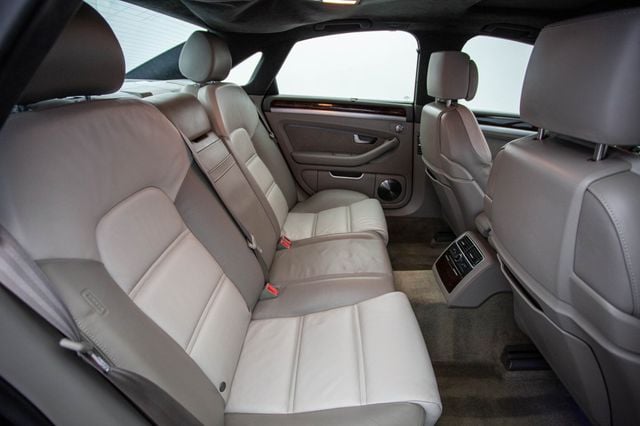 2009 Audi S8 4dr Sedan - 22962858 - 25