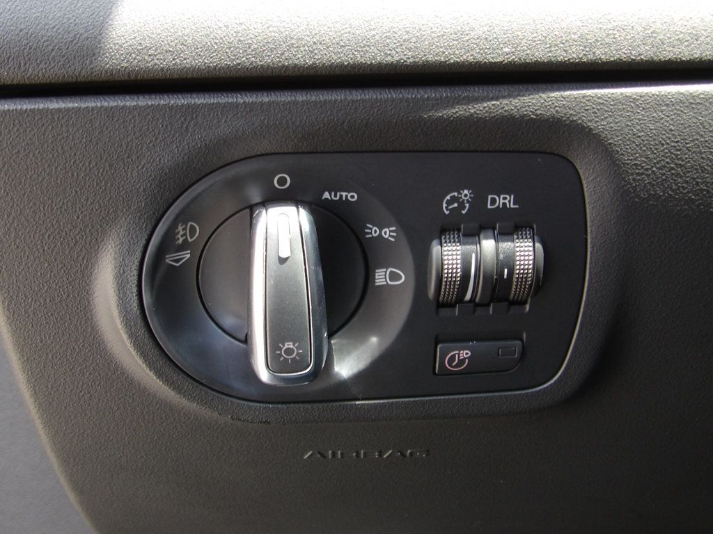 2009 Audi TT Coupe 2.0T Prestige photo 30