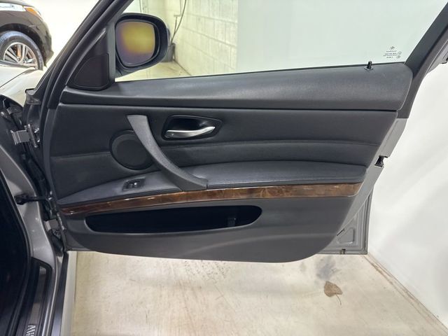 2009 BMW 3 Series 328i xDrive - 23003096 - 39