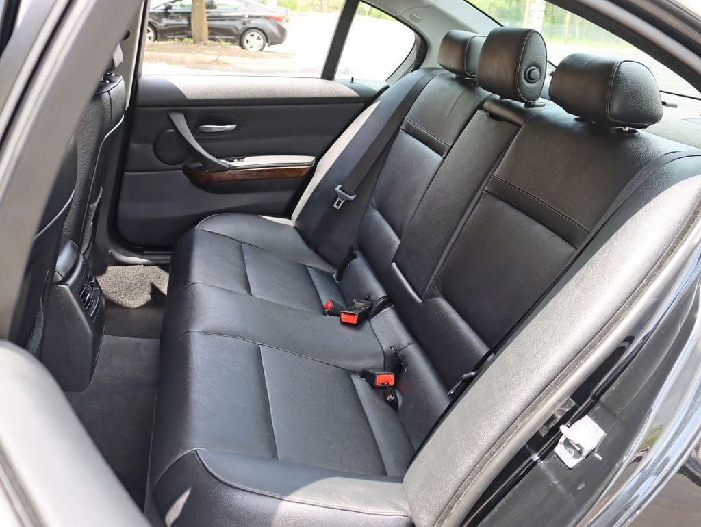 2009 BMW 3 Series 335i xDrive - 22847834 - 21