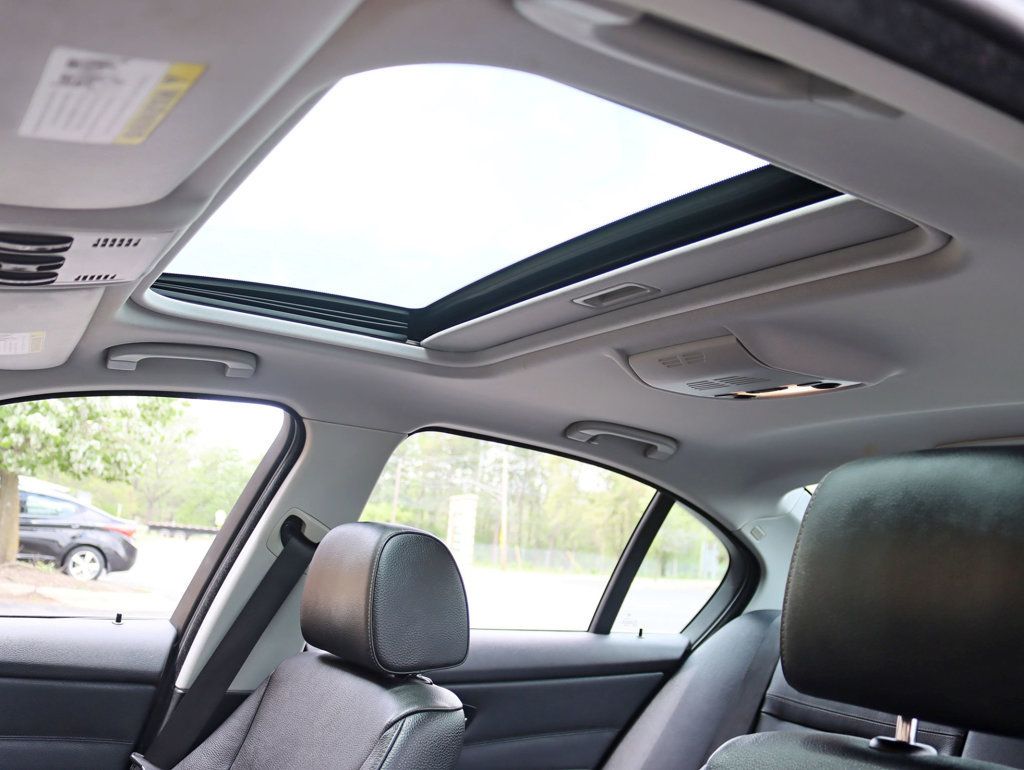 2009 BMW 3 Series 335i xDrive - 22847834 - 23