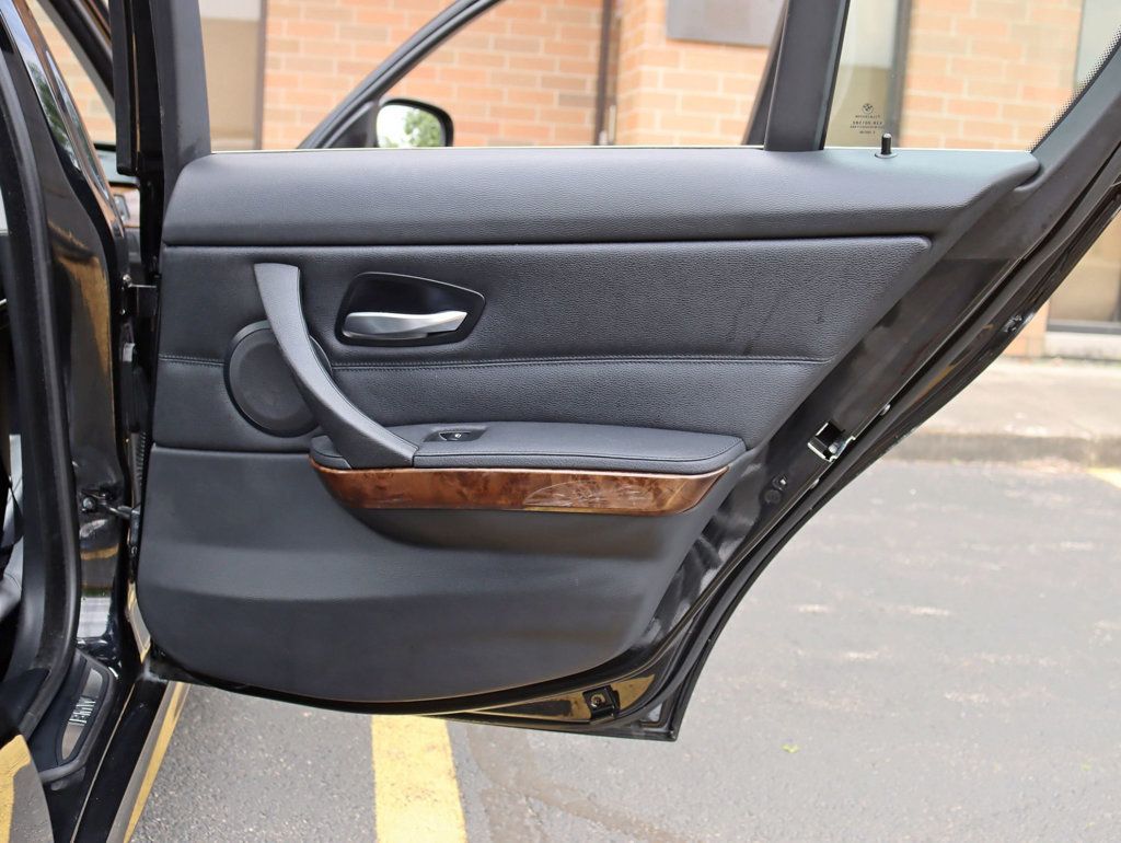 2009 BMW 3 Series 335i xDrive - 22847834 - 27